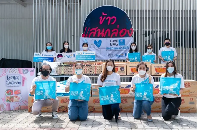 OCEAN LIFE ไทยสมุทร รวมพลังความรัก จัดทำ LOVE BAG ส่งมอบให้ชุมชน จับมือโรงทาน Delivery และ Food for Fighters สู้เคียงข้างคนไทยฝ่าวิกฤต COVID-19