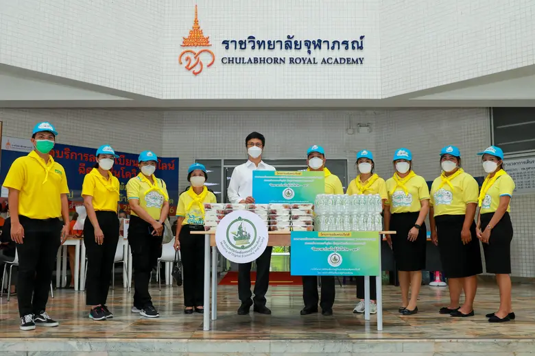 ดีอีเอส ร่วมเฉลิมพระเกียรติ จัดโครงการ"จิตอาสาร่วมใจสู้ภัยโควิด 19" มอบอาหารกลางวัน-อุปกรณ์ป้องกันฯ ณ รพ.มงกฎวัฒนะ - ราชวิทยาลัยจุฬาภรณ์