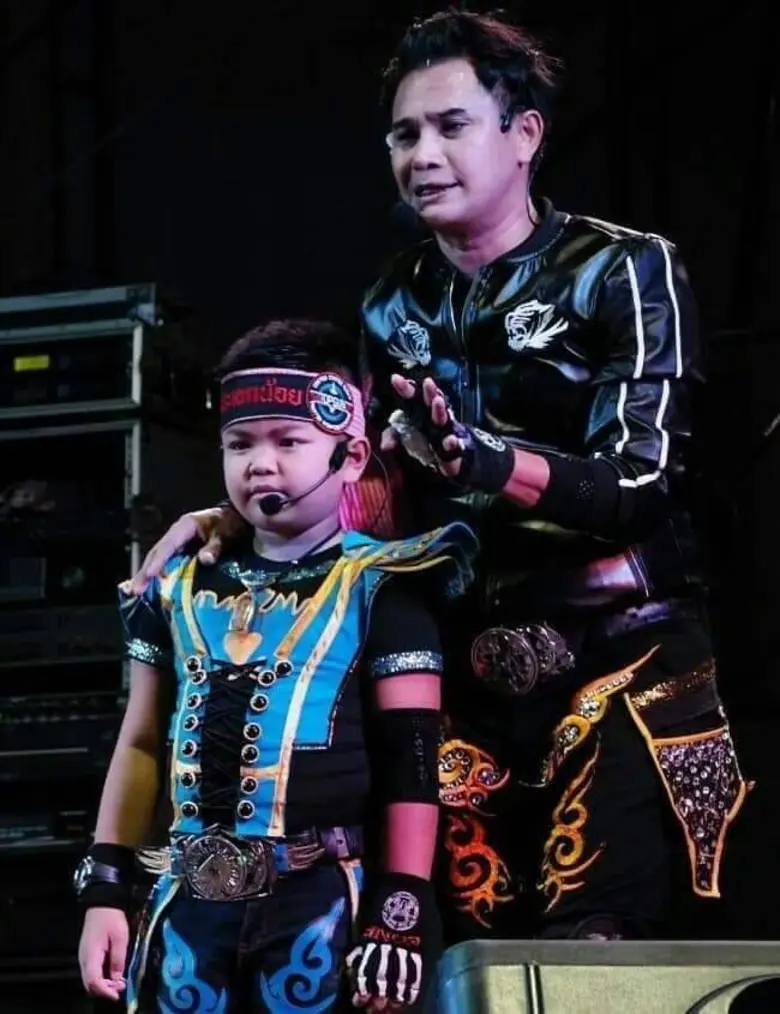 หมอลำอยู่ในสายเลือด!! "ทิวเทน" เหมือนทุกชุดบนเวที ยก "ไหมไทย" เป็น "ไอดอล" นัมเบอร์วัน