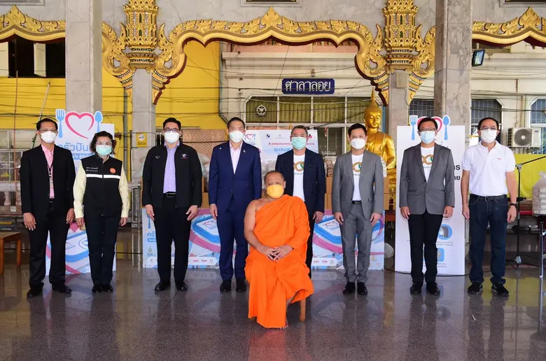 "คนละไม้คนละมือ ครัวปันอิ่ม" พันธมิตรไฮสปีดสามสนามบิน ผนึกกำลัง "ครัวปันอิ่ม ร้อยเรียงใจ สู้ภัยโควิด" มอบอาหารปรุงสุก 2,000,000 กล่อง 40 จุด ทั่วกรุงเทพฯ