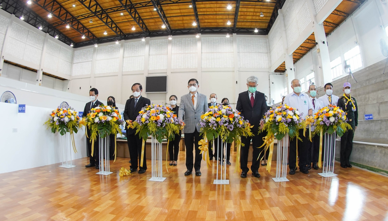 รมว.กระทรวงการอุดมศึกษาฯ เปิดศูนย์พักคอยสำหรับผู้ป่วยโควิด-19 ที่ ม.รามคำแหง