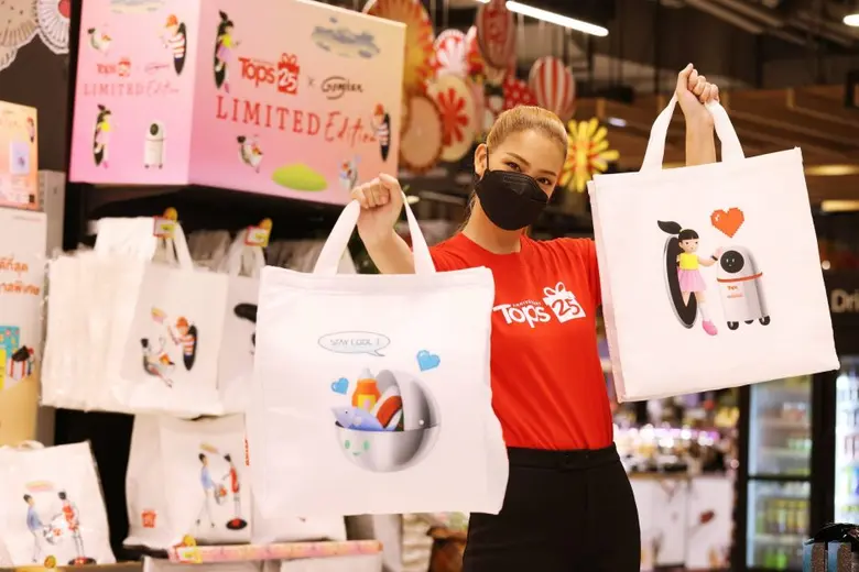 Tops celebrates its 25th anniversary in a collaboration project with renowned pop artist Gongkan in a special collection Tops 25th Anniversary X Gongkan