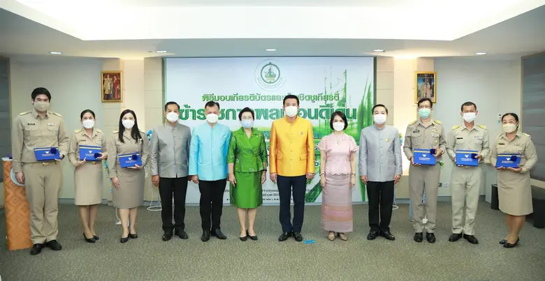 "ชัยวุฒิ" มอบเกียรติบัตรและเข็มเชิดชูเกียรติข้าราชการพลเรือนดีเด่น กระทรวงดิจิทัลฯ ประจำปี พ.ศ.2563