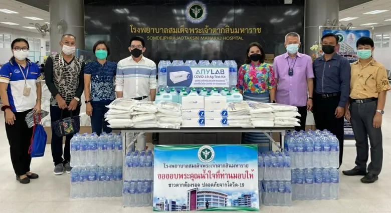 โรงพยาบาลตากสินมหาราชรับบริจาคชุดป้องกันโควิด