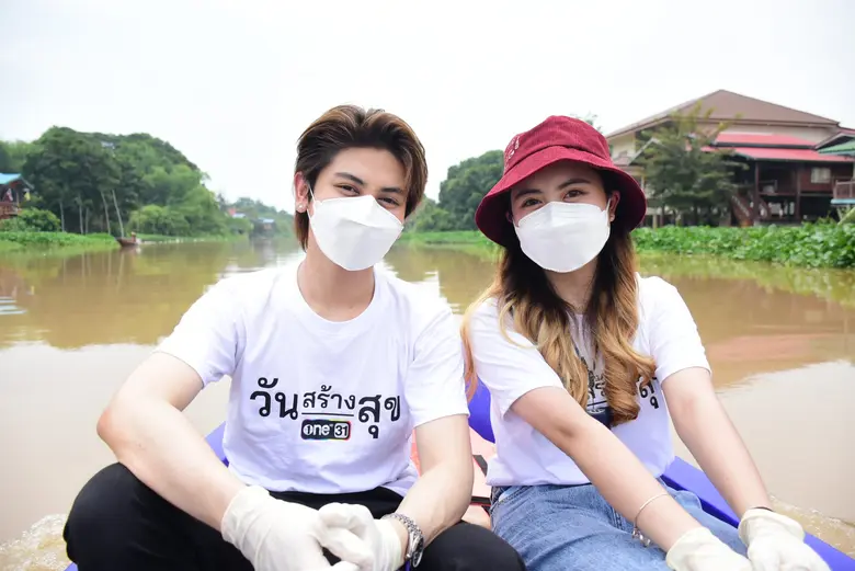 "ผิงผิง - โตโต้ The Golden Song2" ลงพื้นที่มอบถุงยังชีพ ช่วยเหลือผู้ประสบภัยน้ำท่วม จ.อยุธยาฯ