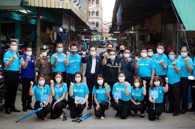 รมว.คลังนำทีมกรุงไทยลงพื้นที่ช่วยเหลือผู้ประสบภัยน้ำท่วมอยุธยา