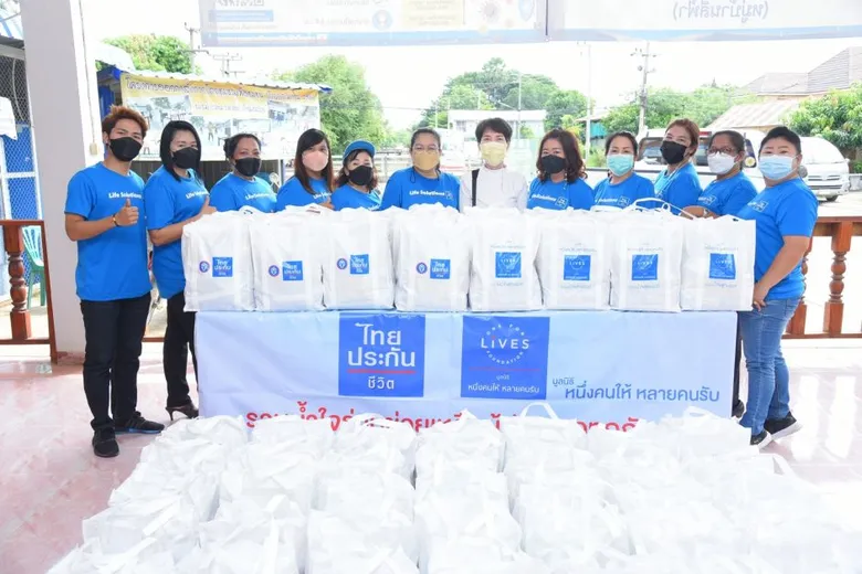ไทยประกันชีวิต ร่วมกับมูลนิธิหนึ่งคนให้ หลายคนรับ  มอบถุงยังชีพช่วยเหลือผู้ประสบอุทกภัย