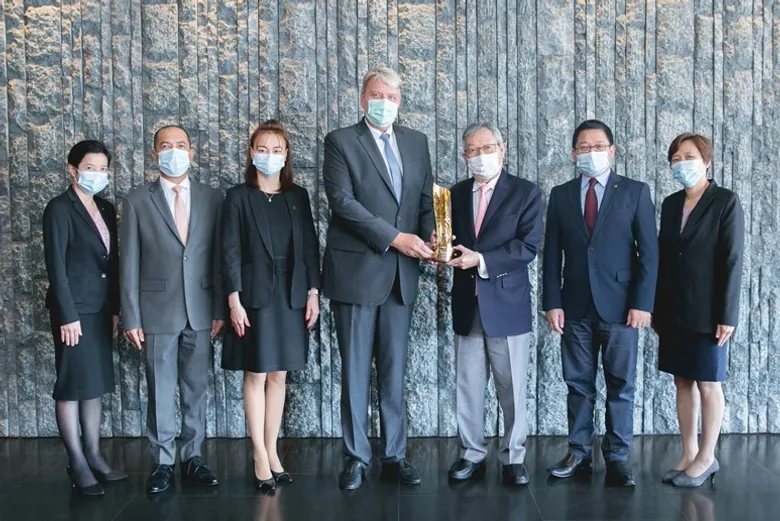 โรงแรมเซ็นทาราแกรนด์ฯ เซ็นทรัลเวิลด์ คว้ารางวัลยอดเยี่ยมอุตสาหกรรมท่องเที่ยวไทย ประเภทที่พักนักท่องเที่ยว สาขาโลเคชั่น โฮเทล (Thailand Tourism Gold Awards)