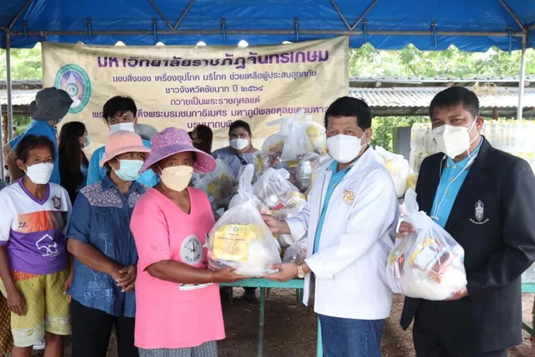 มหาวิทยาลัยราชภัฏจันทรเกษม ช่วยบรรเทาความเดือดร้อนผู้ประสบอุทกภัยจังหวัดชัยนาท