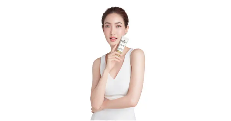 สวยออร่าพุ่ง! "แต้ว-ณฐพร" นั่งแท่นพรีเซนเตอร์ "GlowX Hydro Matt"