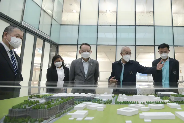 พพ. ปลื้มผลงานเด่น Thailand Energy Awards 2021 รุกเยี่ยมชมเรือ EV และต้นแบบอาคาร Zero Energy Building