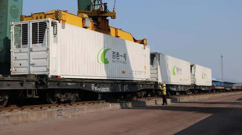 รถไฟพิเศษ "ไป่เซ่อ อี้หาว" เริ่มจากเมืองไป่เซ่อในมณฑลกว่างซี ครอบคลุมทั่วประเทศ และเชื่อมโยงอาเซียน