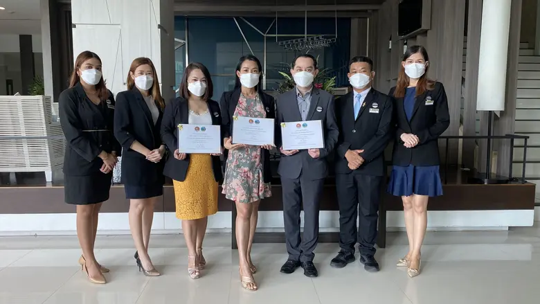 3 โรงแรมดังในเครือ เคป แอนด์ แคนทารี โฮเทลส์ จ.ระยอง รับรางวัลจากสำนักงานสวัสดิการและคุ้มครองแรงงานจังหวัดระยอง