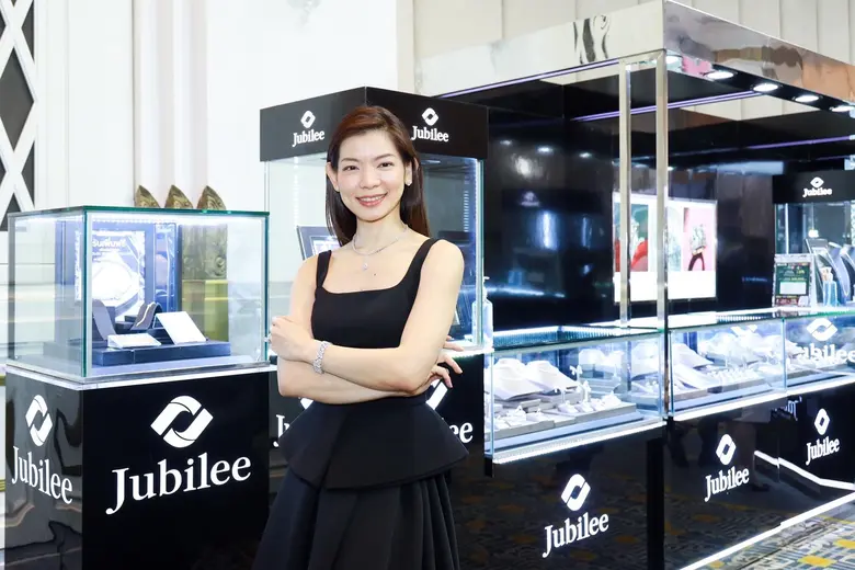 ยูบิลลี่ ไดมอนด์มอบของขวัญเลอค่า ต้อนรับเทศกาลแห่งความสุข ด้วยเพชรสุดตระการตากว่า 500 ล้านบาท ในงาน Jubilee Diamond Christmas Rock Thank You Party