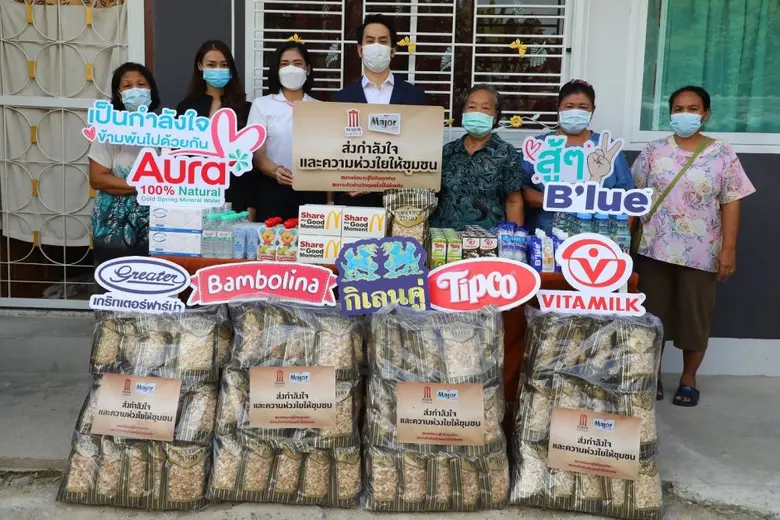 เมเจอร์ ซีนีเพล็กซ์ กรุ้ป ร่วมกับ มูลนิธิ เมเจอร์ แคร์ และพันธมิตร  ส่งมอบถุงยังชีพบรรเทาความเดือดร้อนให้กับ 3 ชุมชน จากผลกระทบของโควิด-19