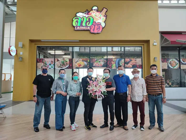 คณะผู้บริหาร เดอะไนน์ เซ็นเตอร์ ติวานนท์ ให้การต้อนรับร้าน "ลาวนัว" พร้อมเสิร์ฟความอร่อยตำรับอีสาน และก๋วยเตี๋ยวเรือสูตรเข้มข้น