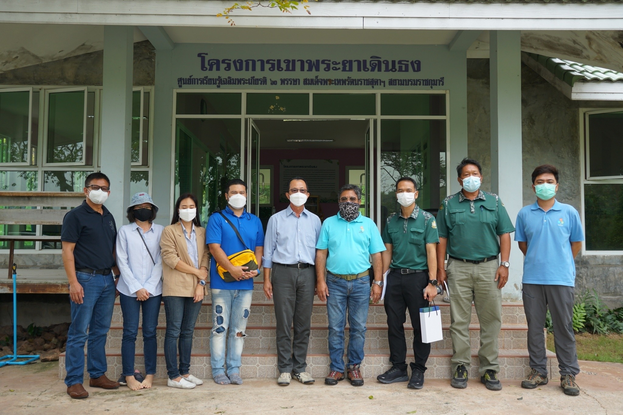 กรมป่าไม้ - CPF ต้อนรับผู้บริหาร บมจ.บ้านปู เยี่ยมชมโครงการฟื้นฟูป่าต้นน้ำที่"เขาพระยาเดินธง" จ.ลพบุรี
