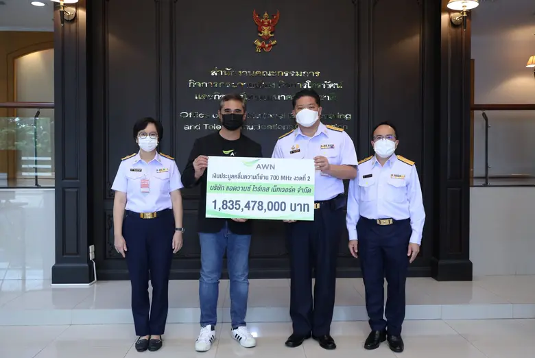 เอไอเอส  ชำระเงินค่าใบอนุญาตคลื่นความถี่ 700 MHz งวดที่ 2 เดินหน้าพัฒนา 5G เพื่อคนไทย กว้าง ไกล ยิ่งกว่า ตอกย้ำรายเดียวที่มีคลื่นความถี่ครบและมากที่สุด
