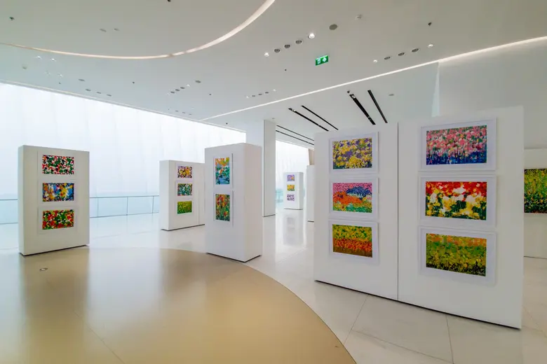 ไอคอนสยาม ชวนสนทนากับนักเขียนอารมณ์สุนทรีกับ "ไมตรี ลิมปิชาติ" เจ้าของผลงานวรรณกรรม "คนอยู่วัด" "ความรักของคุณฉุย" และผลงานศิลปะล่าสุดกับนิทรรศการ แต้มสีให้ป่าสวย