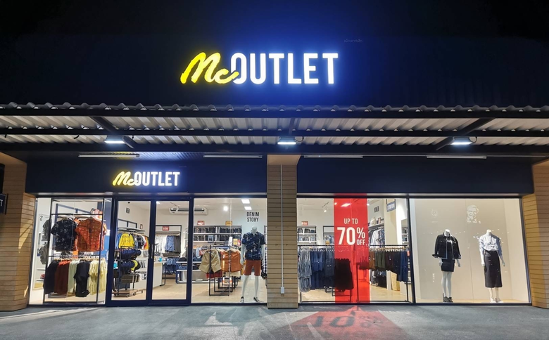 สงกรานต์ช้อปสนั่น "Mc Outlet" ยอดพุ่ง  แม็คยีนส์ ปลื้ม!! เทศกาลสงกรานต์เงินสะพัด "Mc Outlet" ตอบโจทย์ลูกค้าและนักเดินทาง                 ดันยอดขายพุ่ง เดินหน้าเปิดครบ 70 สาขา มิ.ย.นี้