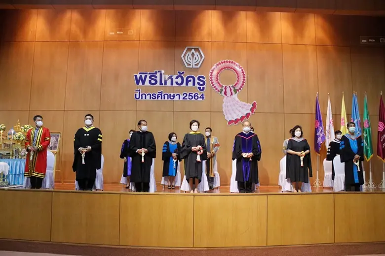 ศิษย์มีครู! ม.ศรีปทุม ชลบุรี จัดพิธีไหว้ครู ประจำปีการศึกษา 2564