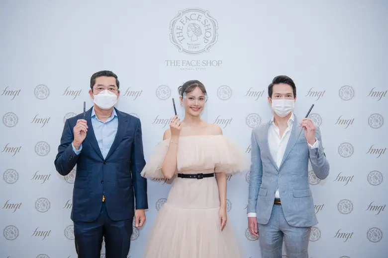 เดอะเฟสช็อป เปิดตัว "ญาญ่า อุรัสยา เสปอร์บันด์" พรีเซนเตอร์ดินสอเขียนคิ้วใหม่ล่าสุดส่งตรงจากเกาหลี