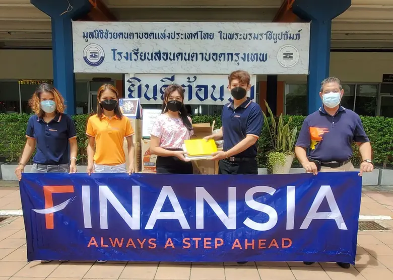 FINANSIA ห่วงใยผู้พิการทางสายตา มอบปฏิทินตั้งโต๊ะผลิต "สื่ออักษรเบรลล์"