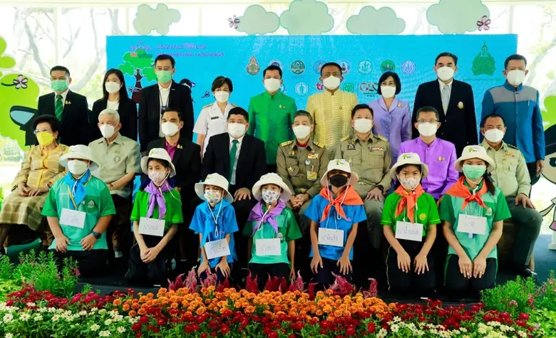 เครือเจริญโภคภัณฑ์ และกลุ่มทรู ร่วมสนับสนุนโครงการ "ค่ายเยาวชน...รักษ์พงไพร เฉลิมพระเกียรติ 60 พรรษา สมเด็จพระเทพรัตนราชสุดาฯ สยามบรมราชกุมารี" ต่อเนื่องปีที่ 8