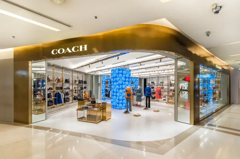 Coach เฉลิมฉลองการเปิดตัวดิจิตอลสโตร์แห่งที่สองของเอเชีย ณ สยามพารากอน! พร้อมเผยโฉมป๊อปอัพใหม่ล่าสุดในธีม 'Signature Denim'