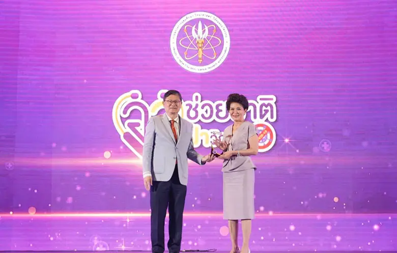 รัฐมนตรี อว. มอบโล่ขอบคุณ ม.ศรีปทุม ร่วมเป็นศูนย์ฉีดวัคซีนฯ งาน "อว.ช่วยชาติฝ่าวิกฤติโควิด-19"