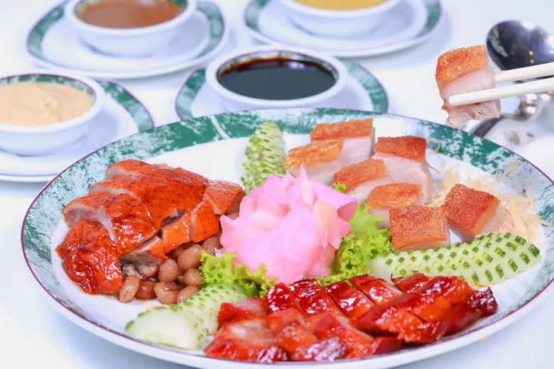 1 ความอร่อยสไตล์กวางตุ้งใน 1 จาน กับ หมูแดง หมูกรอบ และเป็ดย่างรสเลิศ ณ ห้องอาหารจีนไดนาสตี้, โรงแรมเซ็นทาราแกรนด์ฯ เซ็นทรัลเวิลด์