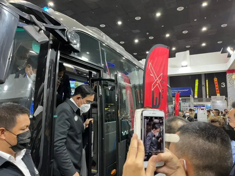 นายกรัฐมนตรี พร้อมคณะ เยี่ยมชมบูธ "EA x NEX"