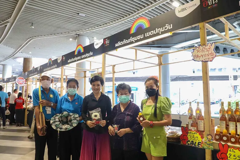 เอ็ม บี เค เซ็นเตอร์ สนับสนุนพื้นที่จำหน่ายสินค้าผลิตภัณฑ์ชุมชนเขตปทุมวันในงาน อีจัน HUMANTONE