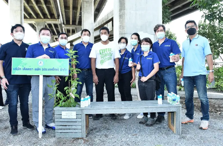 Tetra Pak Thailand participates in the "Channel 3 Planting Trees with the Governor of Bangkok" Activity, Donating Recycled Benches Made from Used Beverage Cartons