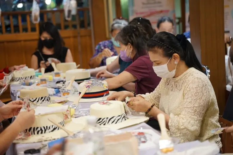 เมืองสุขสยาม และไอคอนสยาม จับมือ ธนาคารกสิกรไทย จัดกิจกรรม "เพลินกับงานคราฟต์" รวมสุดยอดงานหัตถกรรมทุกแขนง พร้อมสร้างสุขสุดเพลิดเพลินไปกับ "โรง.เรียน.ชีวิตชีวา"