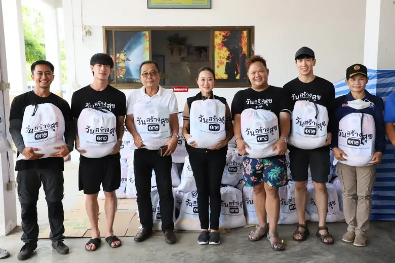 "หนุ่ม-อนุวัต" นำทีมลงพื้นที่ จ.อุบลราชธานี ช่วยเหลือประชาชนในโครงการ "วันสร้างสุข สู้ภัยน้ำท่วม"