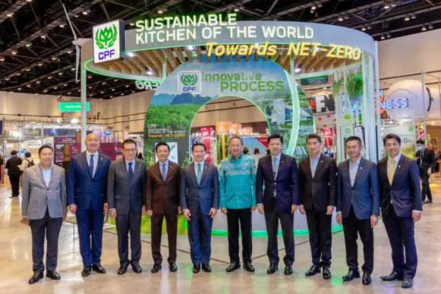 หอการค้าไทย และ CEO ภาคเอกชนชั้นนำของไทย ชมบูธ CPF ในงาน SX 2022