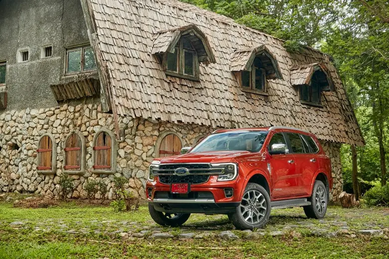 Next-Generation Ford Everest's Smart Lighting Gives You More Light Without Dazzling Other Road Users