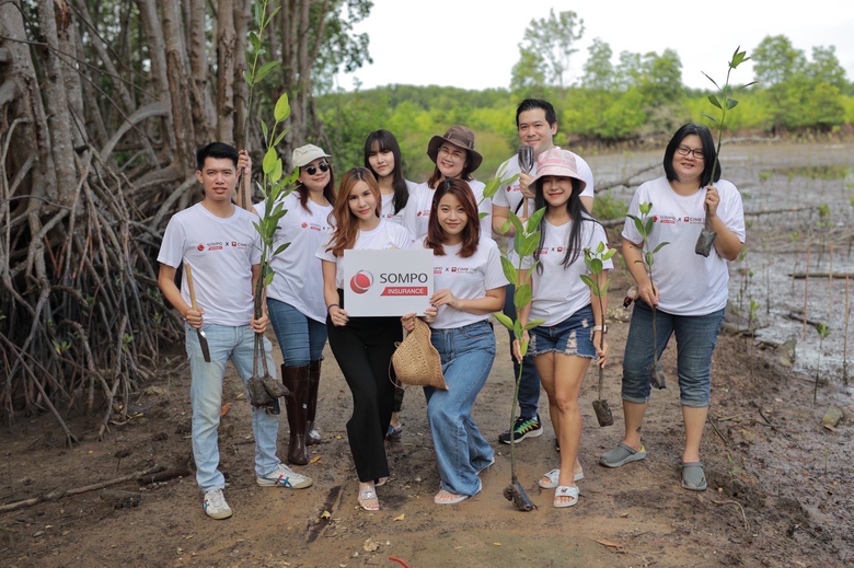ซมโปะ ประกันภัย ร่วมกับ ธนาคารซีไอเอ็มบีไทย นำทีมพนักงานจิตอาสาฟื้นฟูระบบนิเวศ ในโครงการปลูกป่าชายเลน ปากน้ำประแส อ.แกลง จ.ระยอง
