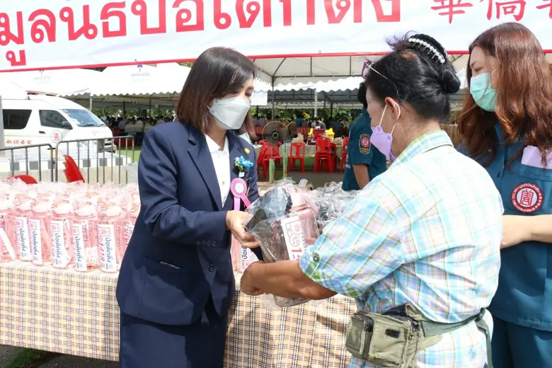 มูลนิธิป่อเต็กตึ๊ง มอบของขวัญเพื่อเป็นขวัญและกำลังใจแก่ผู้พิการ ในงานวันคนพิการ ครั้งที่ 53 ประจำปี 2565