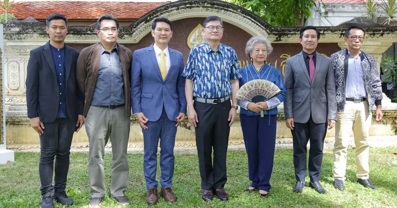 คณะผู้บริหารมหาวิทยาลัยศิลปากร เข้าร่วมพิธีเปิด นิทรรศการ "คันฉ่องส่องเพ็ชร์ : มรดกภูมิปัญญาแห่งพริบพรี"