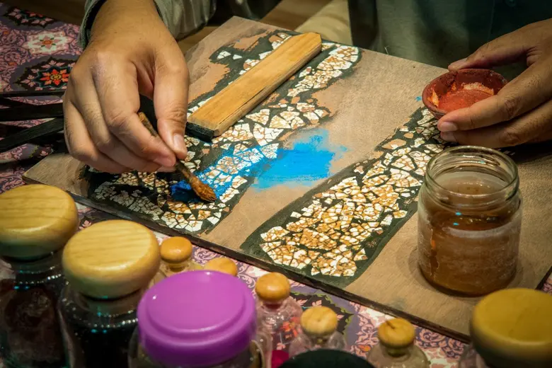 "ART IN RESONANCE" ที่โรงแรมเพนนินซูลา กรุงเทพฯ นำเสนอนิทรรศการ 'สติ' ผลงานจากจิตรกรไทย รองศาสตราจารย์นิโรจน์ จรุงจิตวิทวัส