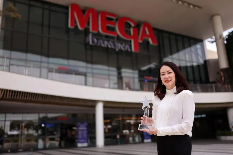 ประธานเจ้าหน้าที่บริหาร ศูนย์การค้าเมกาบางนา  รับรางวัล "บุคคลตัวอย่างภาคธุรกิจแห่งปี 2022 ภาคธุรกิจพัฒนาอสังหาริมทรัพย์"