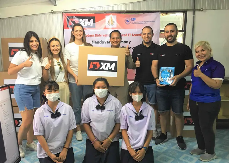 เอ๊กซ์เอ็ม ร่วมกับมูลนิธิ EDF ปรังปรุงห้องคอมพิวเตอร์ พร้อมมอบคอมพิวเตอร์ และอุปกรณ์ไอทีให้โรงเรียน