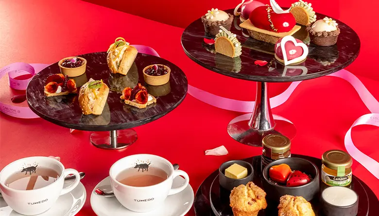 รื่นรมย์กับไปกับชุดน้ำชายามบ่าย ในธีมสีสันแห่งความรัก ที่ห้องอาหารทักซิโด้ เอสเปรสโซ่ บาร์ โรงแรมคาร์ลตัน กรุงเทพฯ สุขุมวิท