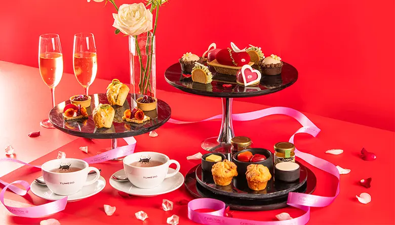 รื่นรมย์กับไปกับชุดน้ำชายามบ่าย ในธีมสีสันแห่งความรัก ที่ห้องอาหารทักซิโด้ เอสเปรสโซ่ บาร์ โรงแรมคาร์ลตัน กรุงเทพฯ สุขุมวิท