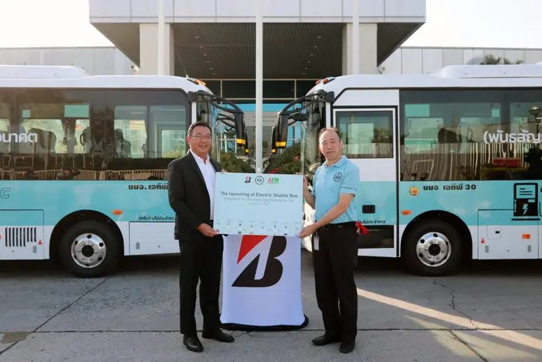 ATP30 ส่งมอบมินิบัสไฟฟ้า 5 คันให้บริการรับส่งพนักงานบริดจสโตน