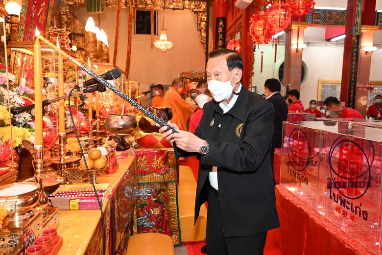 ศาลเจ้าไต้ฮงกง มูลนิธิป่อเต็กตึ๊ง จัดพิธีจุดเทียนเปิดงานเทศกาลตรุษจีน (ชิวสี่) ประจำปี 2566 เปิดมณฑลพิธีสถาน สวดชัยมงคลคาถา (พะเก่ง) เฮง เฮง เฮง ตลอดปีกระต่ายทอง