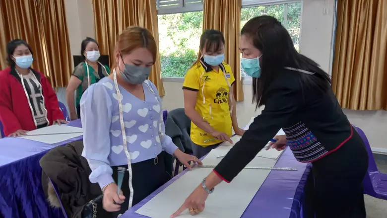 เปิดการฝึกอบรมหลักสูตร การตัดเย็บเสื้อผ้าสตรี