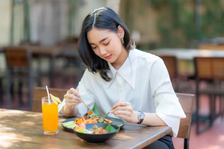 เปิดแล้ว "โลกกลมกลม" ร้านอาหารบ้านไม้วินเทจ ร่มรื่นด้วยสวนใจกลางเมืองเชียงใหม่ ราคามิตรภาพรสชาติระดับภัตตาคาร อาหารเริ่มต้นที่ 59 บาท